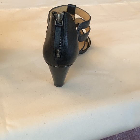 High heeled strappy sandal. - Picture 3 of 4